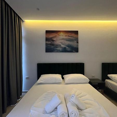 סרנדה E&L Luxury Apartments מראה חיצוני תמונה
