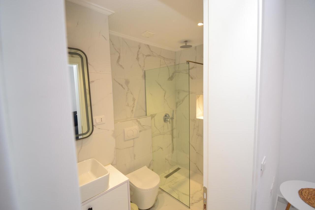 סרנדה E&L Luxury Apartments מראה חיצוני תמונה
