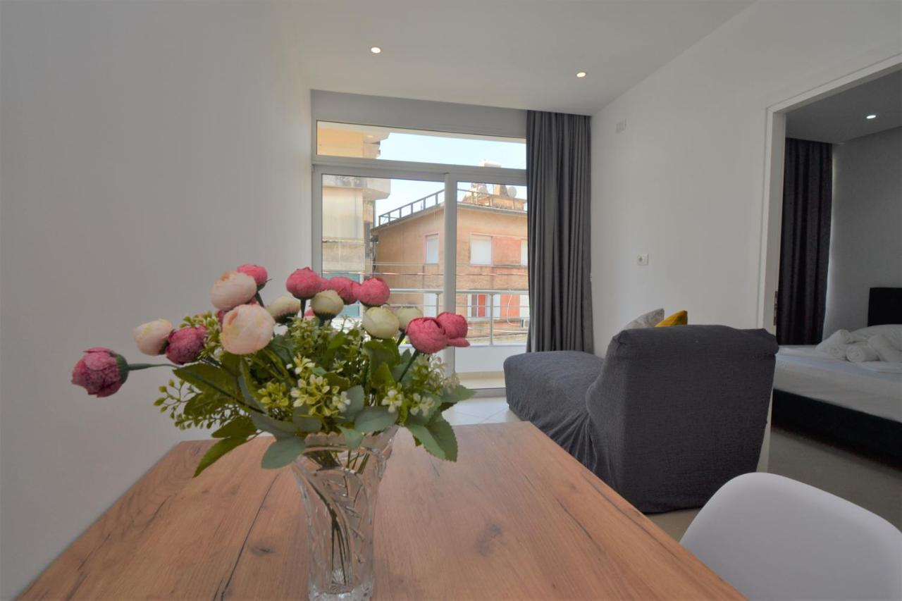 סרנדה E&L Luxury Apartments מראה חיצוני תמונה